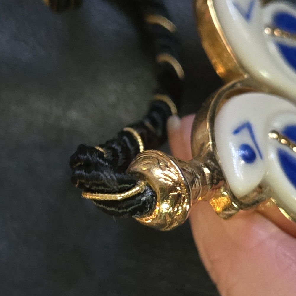 Porcelain & gold vintage Egyptian dual Uraeus/Cobra & Ankh pendant - Picture 10 of 11
